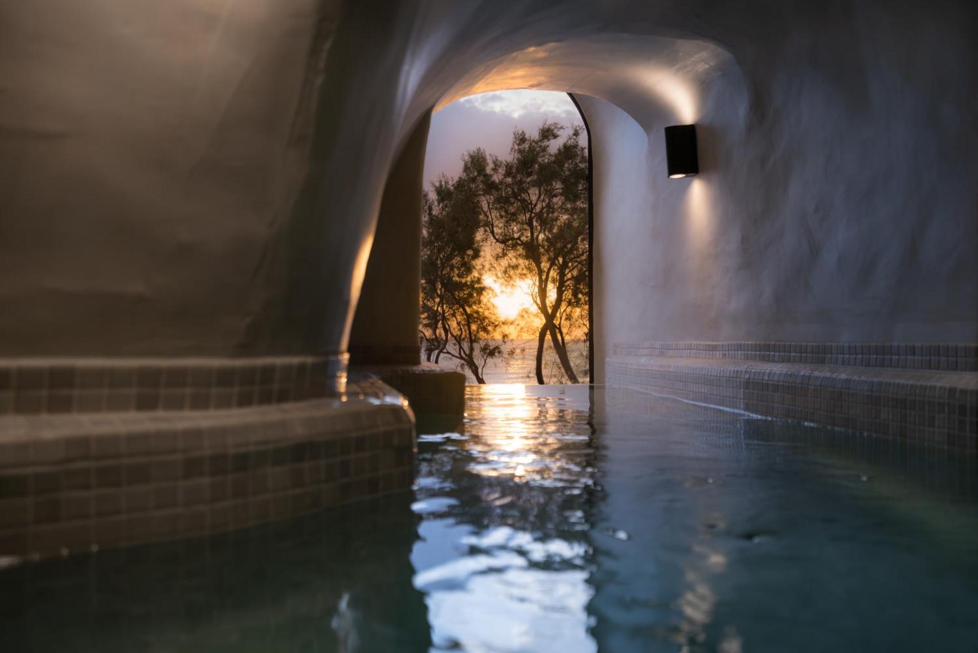 Neoma Luxury Suites Karterados  Exterior photo