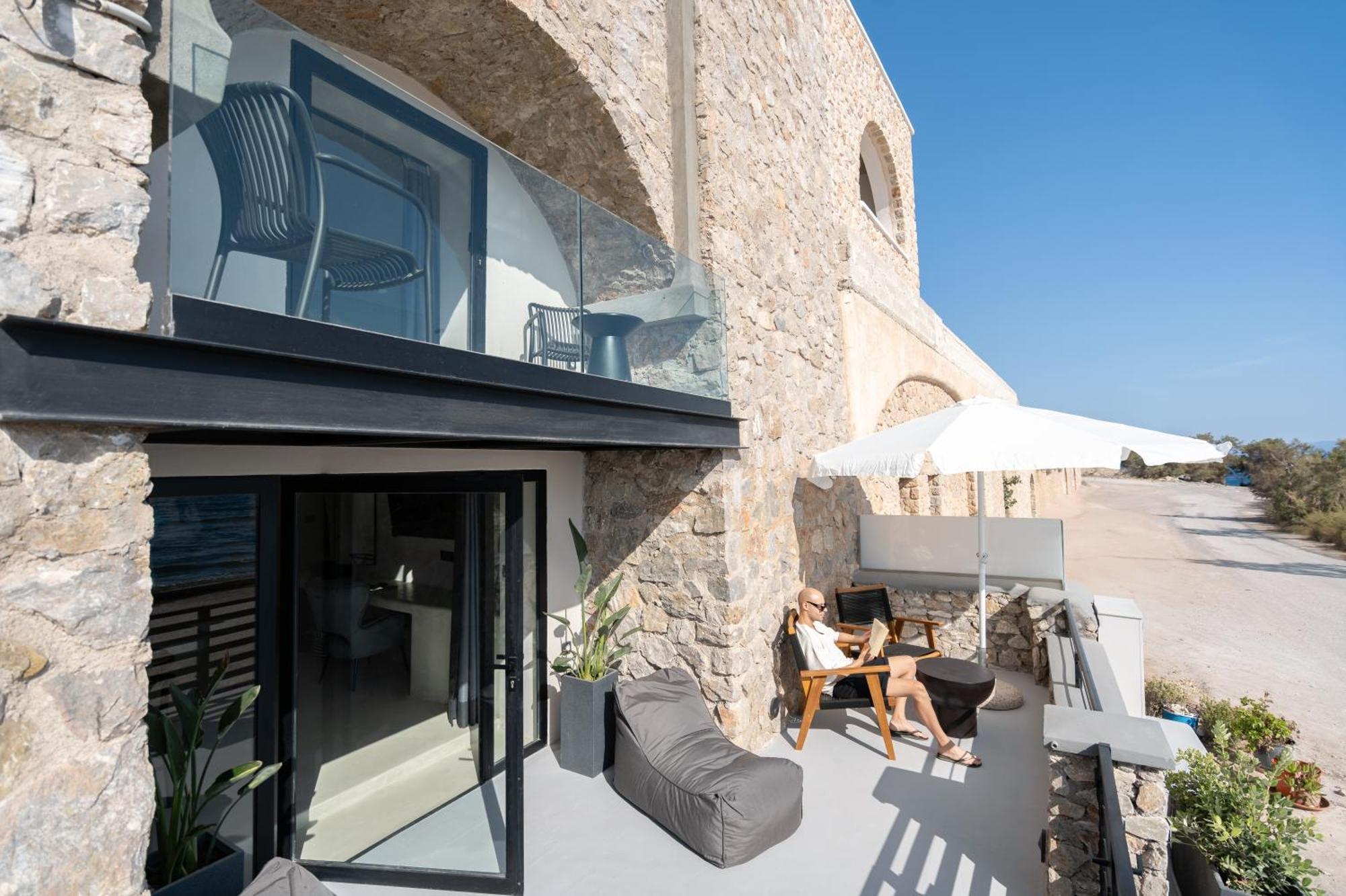 Neoma Luxury Suites Karterados  Exterior photo